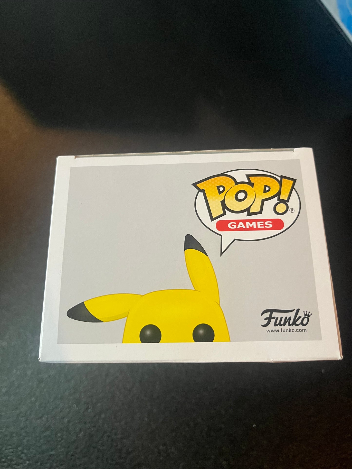 Funko Pop! Games Pokemon Pikachu Waving - Diamond Collection